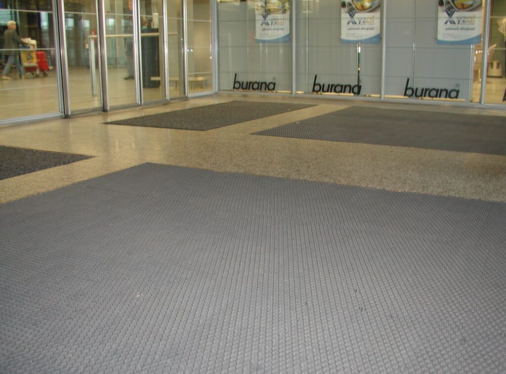 Tuulikaappimatto-Jaguar-11_0