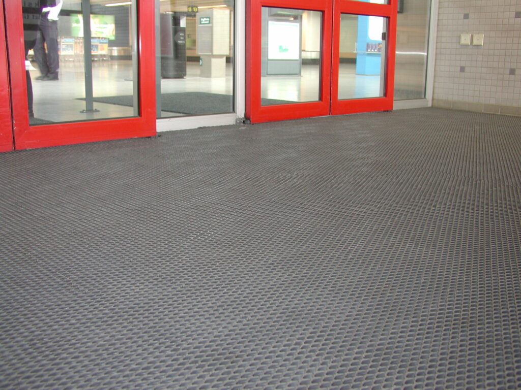 Tuulikaappimatto-Jaguar-15_0