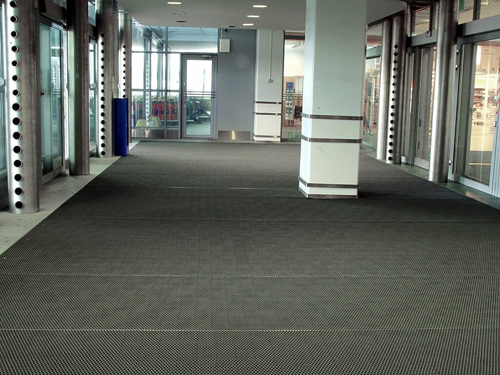 Tuulikaappimatto-Jaguar-6_1