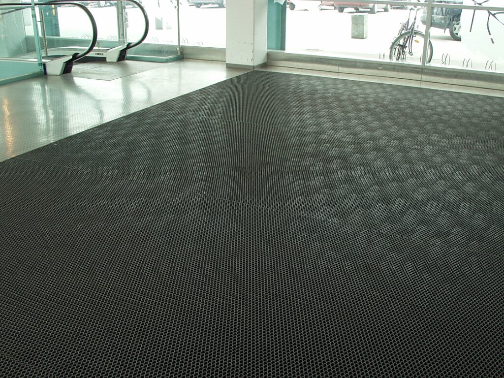 Tuulikaappimatto-Jaguar-8_1